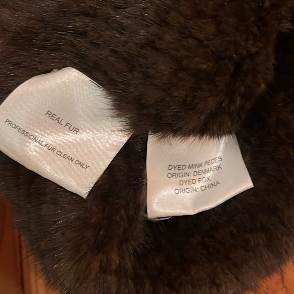 Real Mink Fur Hat with Pompom from Saks Fifth Avenue - Picture 4 of 6